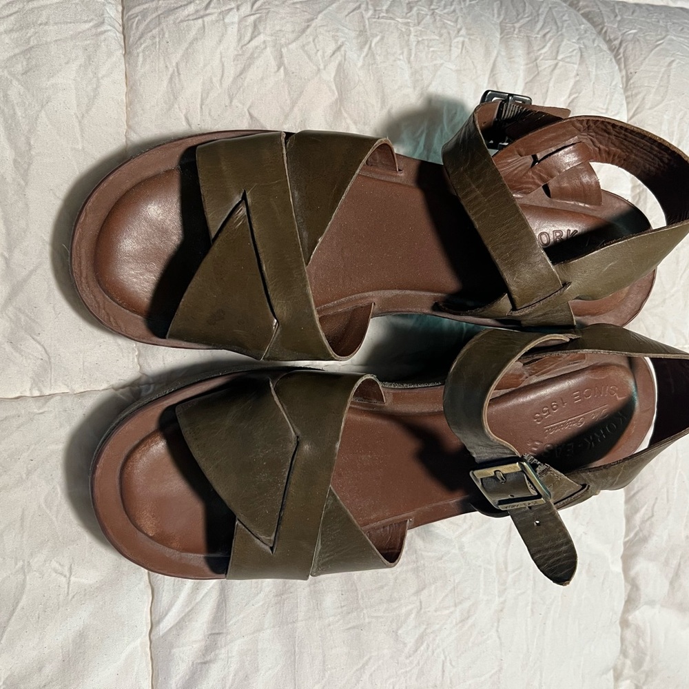 Kork-Ease Ava Classic Olive Green Sandals with Cross-Strap Design